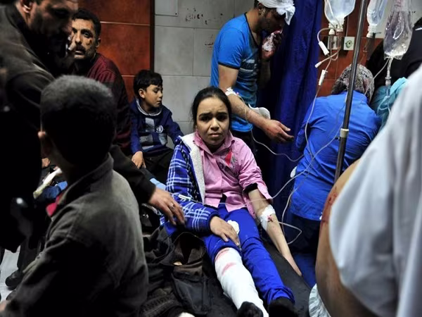 Xung đột Syria: Hình ảnh đau thương người dân phải gánh chịu do chiến tranh ảnh 3 Xung đột Syria: Hình ảnh đau thương người dân phải gánh chịu do chiến tranh ảnh 3