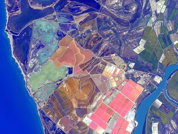 Ngắm vẻ đẹp mê hồn của Trái Đất từ không gian ảnh 7 Ngắm vẻ đẹp mê hồn của Trái Đất từ không gian ảnh 7