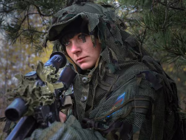 Ngắm vẻ đẹp hút hồn của các nữ binh sĩ Nga ảnh 2