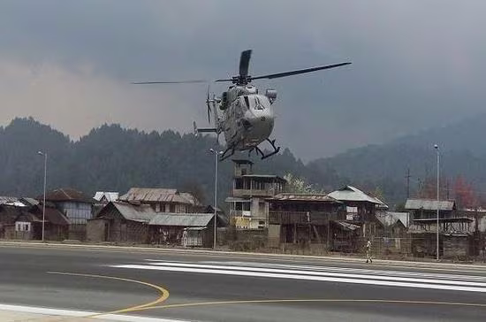 Ấn Độ nâng cấp hàng loạt sân bay gần biên giới Trung Quốc ảnh 1