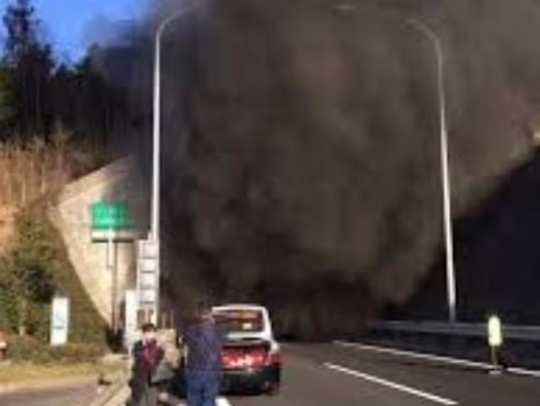 Nhật Bản: Tai nạn ô tô thảm khốc, 72 người thương vong ảnh 1 Nhật Bản: Tai nạn ô tô thảm khốc, 72 người thương vong ảnh 1