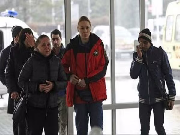 Những hình ảnh đau lòng về vụ tai nạn máy bay thảm khốc ở Nga ảnh 2