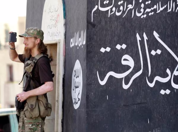 IS tấn công căn cứ không quân ở Deir Ez-Zor, Syria bằng vũ khí hóa học ảnh 1