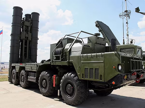 Belarus chuẩn bị nhận tiểu đoàn S-300 thứ 4 và 4 máy bay Yak-130 của Nga ảnh 1