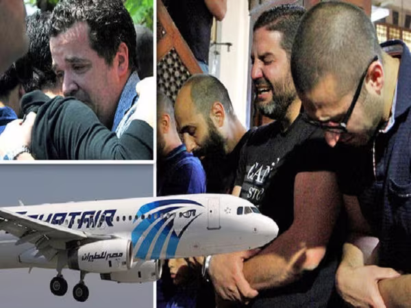 Hàng trăm người cầu nguyện cho những nạn nhân mất tích trong vụ MS804 ảnh 1 Hàng trăm người cầu nguyện cho những nạn nhân mất tích trong vụ MS804 ảnh 1