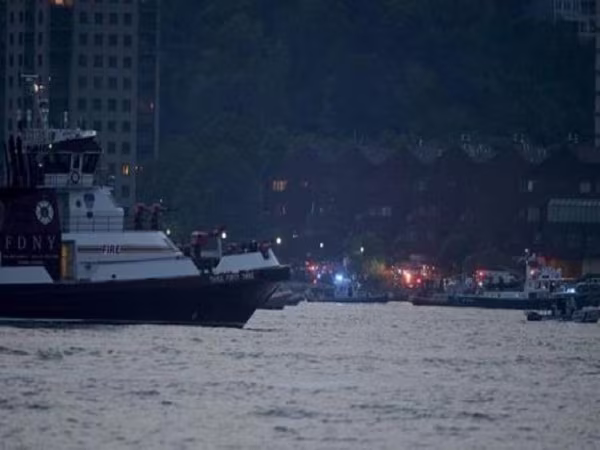 Phát hiện một thi thể sau vụ rơi máy bay ở New York  ảnh 1 Phát hiện một thi thể sau vụ rơi máy bay ở New York  ảnh 1