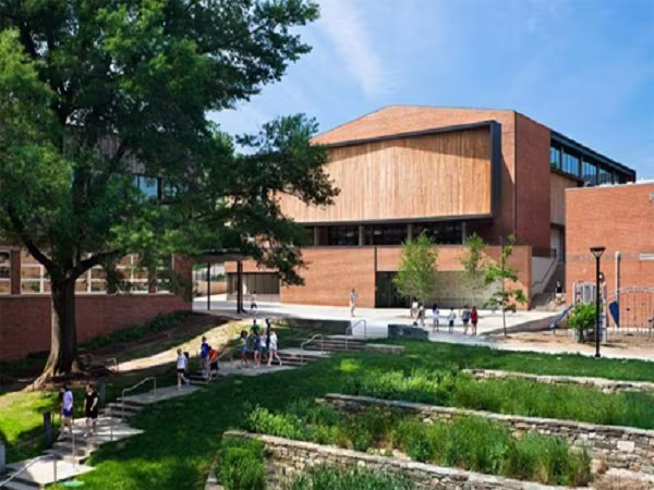 Ông Obama hoãn tất cả công việc, dự lễ tốt nghiệp của con gái lớn ảnh 3 Ông Obama hoãn tất cả công việc, dự lễ tốt nghiệp của con gái lớn ảnh 3