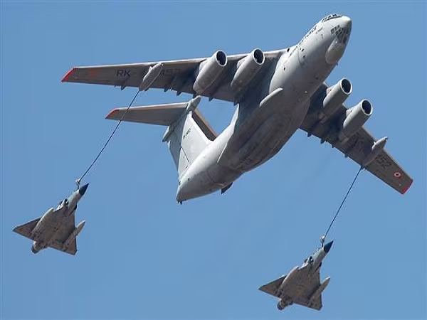 Nga chuẩn bị bán máy bay tiếp nhiên liệu cho Ấn Độ ảnh 1