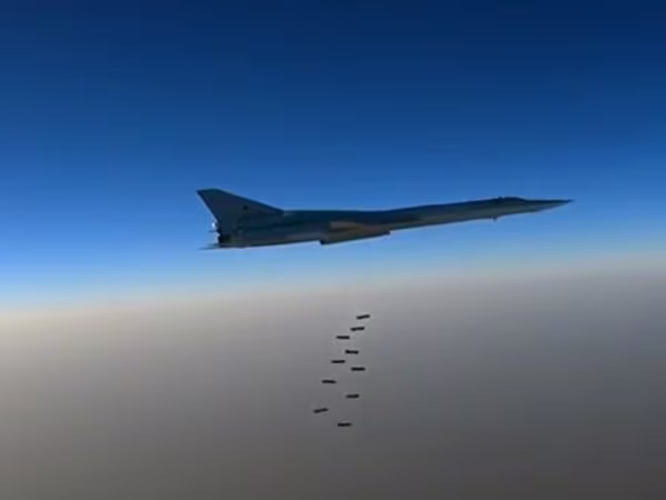 Chiến đấu cơ Nga dội bom phá nát kho vũ khí của phiến binh ở Syria  ảnh 1 Chiến đấu cơ Nga dội bom phá nát kho vũ khí của phiến binh ở Syria  ảnh 1