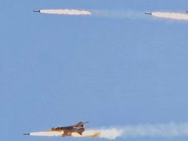 Chiến đấu cơ Nga không ngừng dội bom diệt khủng bố ở Syria ảnh 1 Chiến đấu cơ Nga không ngừng dội bom diệt khủng bố ở Syria ảnh 1