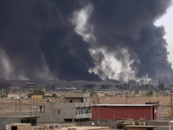 Iraq: Thua trận ở Qayyara, IS điên cuồng đốt cháy các giếng dầu  ảnh 2 Iraq: Thua trận ở Qayyara, IS điên cuồng đốt cháy các giếng dầu  ảnh 2