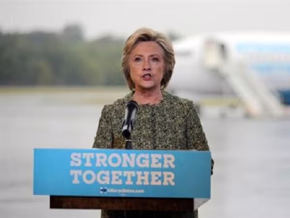 Bà Clinton: Ông Trump không khác gì một "trung sĩ tuyển dụng phiến quân cho IS" ảnh 1 Bà Clinton: Ông Trump không khác gì một "trung sĩ tuyển dụng phiến quân cho IS" ảnh 1