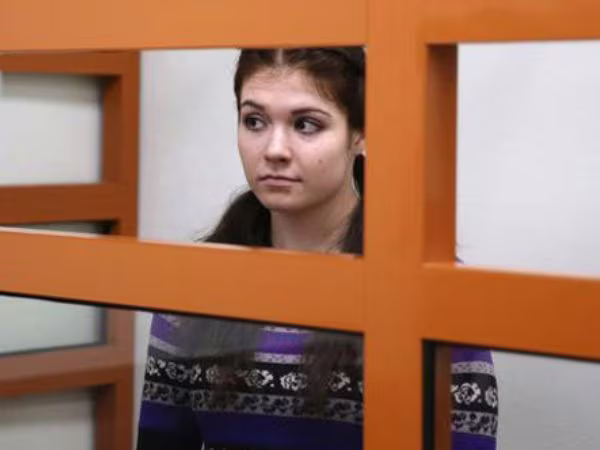 Nữ sinh Nga: "Đồ lót sexy chứng tỏ tôi không phải là một kẻ đánh bom tự sát" ảnh 1