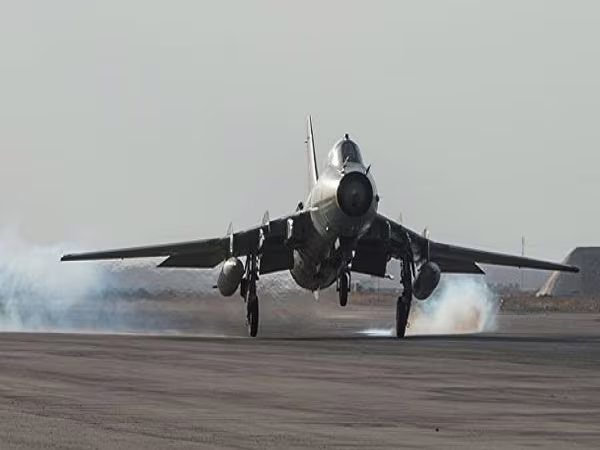 Syria dội bom tiêu diệt hơn 100 phiến quân IS gần Palmyra ảnh 1 Syria dội bom tiêu diệt hơn 100 phiến quân IS gần Palmyra ảnh 1