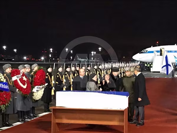 Thi hài Đại sứ Andrey Karlov đã về đến Nga ảnh 3