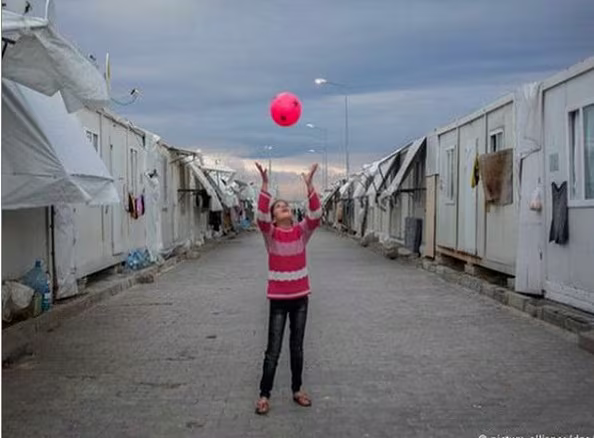 Một em bé Syria mất mạng khi đang xếp hàng nhận viện trợ ảnh 1 Một em bé Syria mất mạng khi đang xếp hàng nhận viện trợ ảnh 1