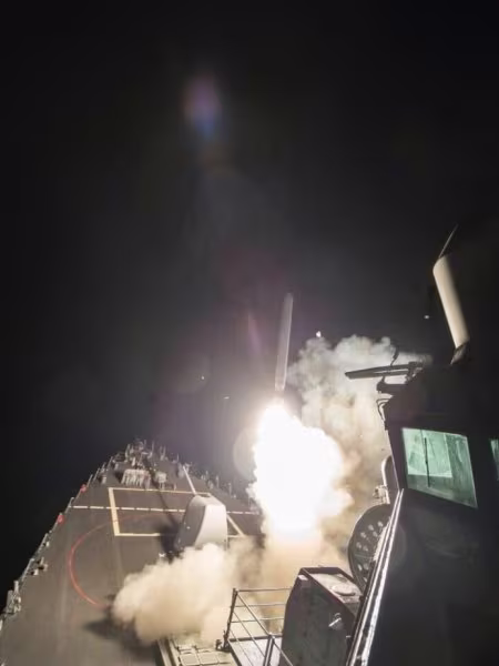 IS phát động tấn công gần căn cứ quân sự Syria vừa bị Mỹ phóng tên lửa ảnh 1 IS phát động tấn công gần căn cứ quân sự Syria vừa bị Mỹ phóng tên lửa ảnh 1