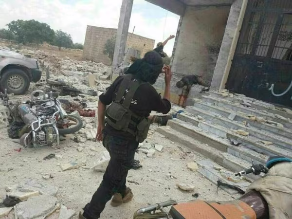 Đánh bom liều chết căn cứ của Ahrar Al-Sham ở Idlib, 20 phiến quân thiệt mạng ảnh 1 Đánh bom liều chết căn cứ của Ahrar Al-Sham ở Idlib, 20 phiến quân thiệt mạng ảnh 1