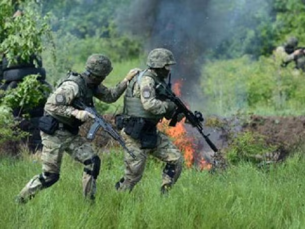 Kiev và lực lượng dân quân Donbass tố nhau vi phạm lệnh ngừng bắn ảnh 1 Kiev và lực lượng dân quân Donbass tố nhau vi phạm lệnh ngừng bắn ảnh 1