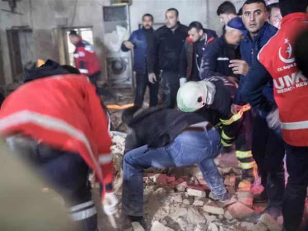 Tên lửa Syria tiếp tục tấn công thị trấn biên giới Thổ Nhĩ Kỳ, 2 người thiệt mạng ảnh 1