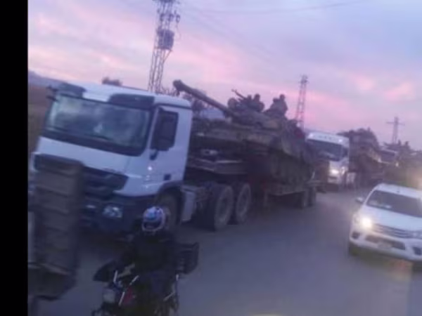 Đoàn xe quân sự lớn của SAA rầm rập tiến về tây bắc Syria ảnh 1