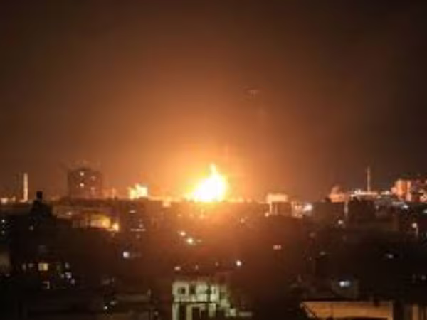 Israel nã đạn pháo vào phòng tuyến của SAA ở Al-Quneitra ảnh 1