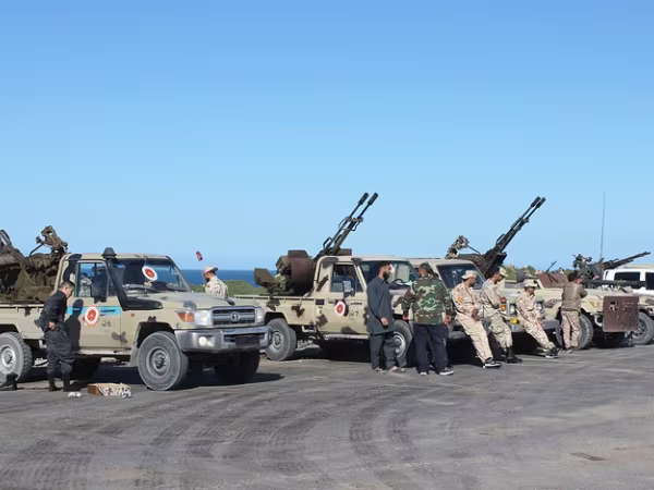 Hơn 2.800 người Libya phải di dời sau khi bạo lực ở Tripoli leo thang ảnh 1