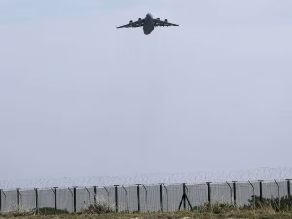 Iran sơ tán sau khi phát hiện máy bay không xác định ở đông Syria ảnh 1