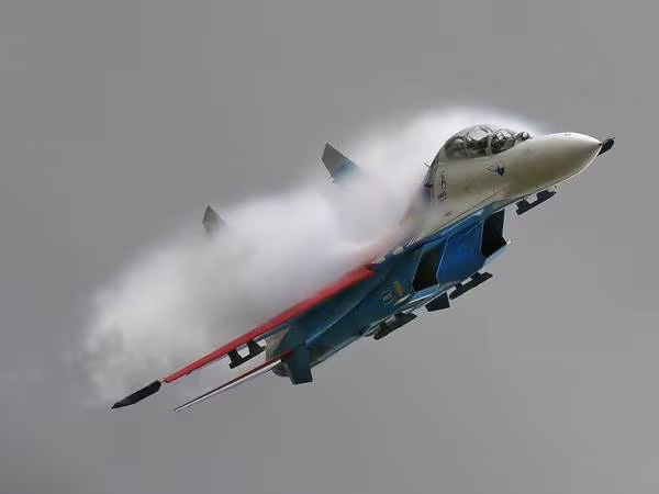 Su-27 Nga chặn "pháo đài bay" B-52 Mỹ 2 lần trong ngày ảnh 1