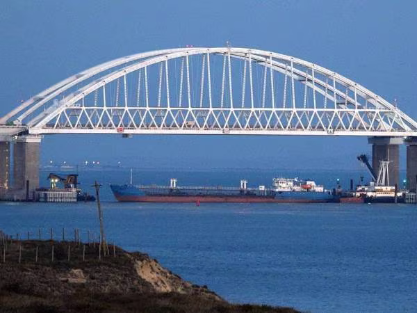 Các thủy thủ trên tàu dầu Nga bị Ukraine bắt giữ đang trở về Moscow ảnh 1 Các thủy thủ trên tàu dầu Nga bị Ukraine bắt giữ đang trở về Moscow ảnh 1