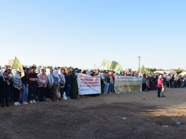 SDF: "Chúng tôi là tấm lá chắn bảo vệ người dân và chống lại mọi cuộc tấn công của Thổ Nhĩ Kỳ" ảnh 1 SDF: "Chúng tôi là tấm lá chắn bảo vệ người dân và chống lại mọi cuộc tấn công của Thổ Nhĩ Kỳ" ảnh 1