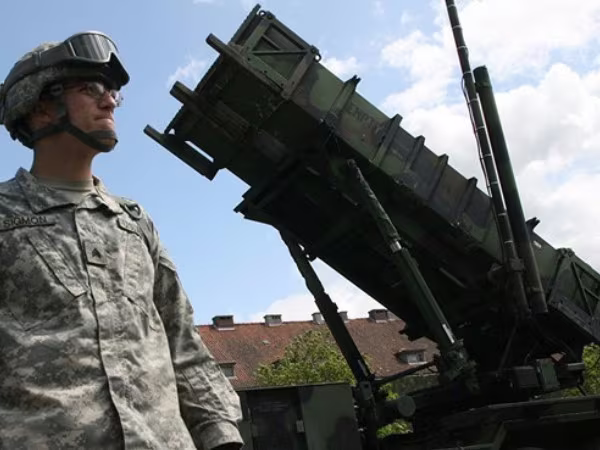 Mỹ triển khai tên lửa Patriot và 200 binh sĩ tới Saudi Arabia ảnh 1