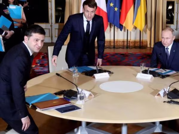 Hai nhà lãnh đạo Nga, Ukraine gặp mặt nhau lần đầu tiên tại Paris ảnh 1