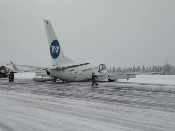 Máy bay chở khách Nga gặp sự cố phải hạ cánh khẩn cấp ảnh 1
