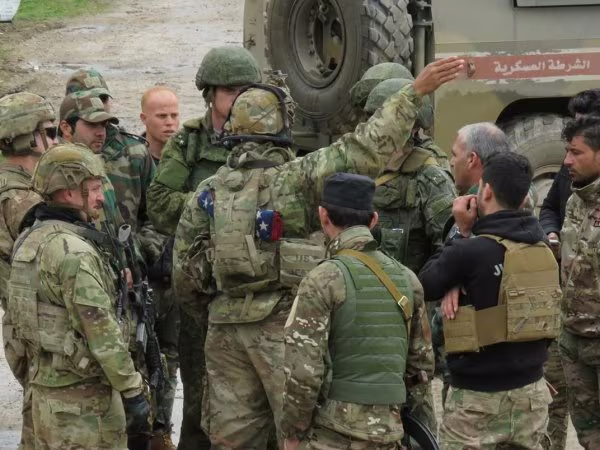 Mỹ tiếp tục chặn đoàn xe quân sự Nga ở miền Bắc Syria ảnh 1 Mỹ tiếp tục chặn đoàn xe quân sự Nga ở miền Bắc Syria ảnh 1