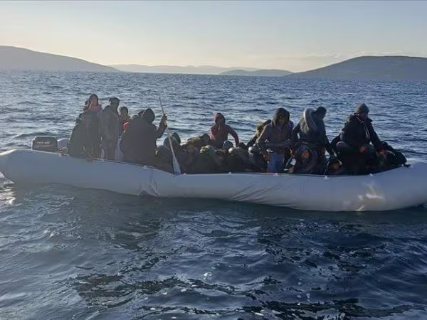 Thổ Nhĩ Kỳ giải cứu 60 người di cư lênh đênh trên thuyền ngoài khơi Aegean ảnh 1 Thổ Nhĩ Kỳ giải cứu 60 người di cư lênh đênh trên thuyền ngoài khơi Aegean ảnh 1