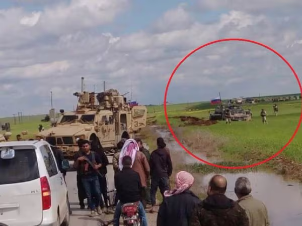 Quân đội Mỹ dồn đoàn xe Nga xuống ruộng ở Đông Bắc Syria ảnh 1 Quân đội Mỹ dồn đoàn xe Nga xuống ruộng ở Đông Bắc Syria ảnh 1