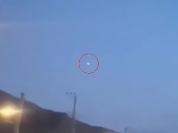 Iran tấn công máy bay lạ vi phạm không phận ảnh 1 Iran tấn công máy bay lạ vi phạm không phận ảnh 1