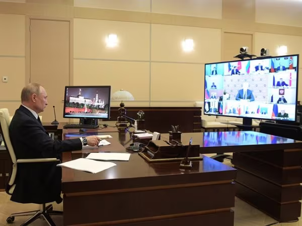 Ông Putin cảnh báo dịch Covid-19 ở Nga đang thay đổi theo hướng xấu ảnh 1