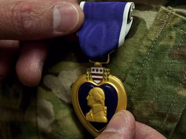 Lính bị thương trong vụ Iran tấn công căn cứ Mỹ ở Iraq sẽ được nhận huy chương Purple Heart ảnh 1 Lính bị thương trong vụ Iran tấn công căn cứ Mỹ ở Iraq sẽ được nhận huy chương Purple Heart ảnh 1