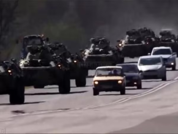 Đoàn xe quân sự Nga chở vũ khí hạng nặng thẳng tiến đến Đông Bắc Syria ảnh 1 Đoàn xe quân sự Nga chở vũ khí hạng nặng thẳng tiến đến Đông Bắc Syria ảnh 1