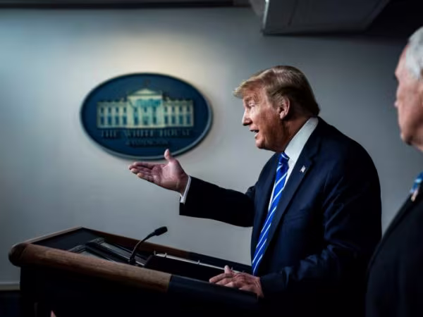 Tổng thống Trump lại thay đổi dự đoán về số ca tử vong do Covid-19 ở Mỹ ảnh 1