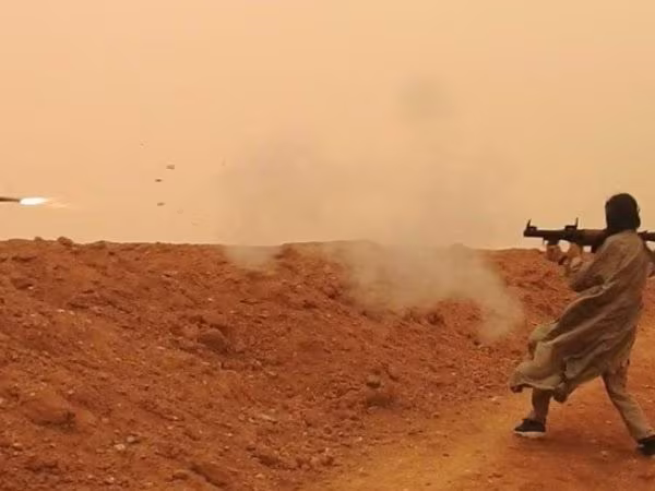 SAA tại Euphrates bất ngờ bị dính hỏa lực cực mạnh từ đợt tấn công quy mô lớn ảnh 1 SAA tại Euphrates bất ngờ bị dính hỏa lực cực mạnh từ đợt tấn công quy mô lớn ảnh 1