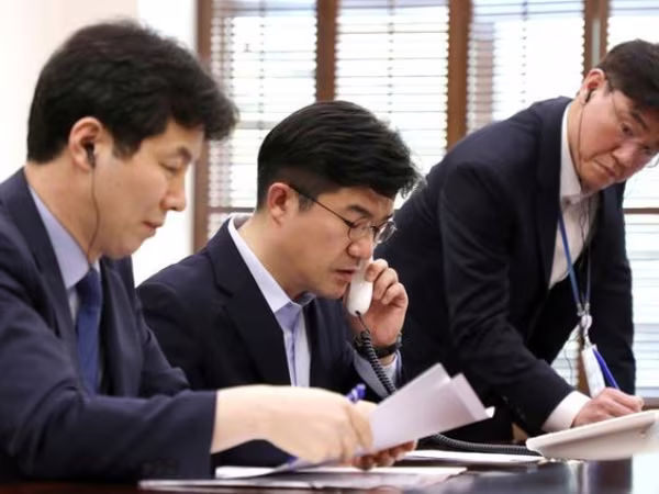 Triều Tiên tuyên bố cắt đứt toàn bộ đường đây nóng liên lạc với Hàn Quốc ảnh 1