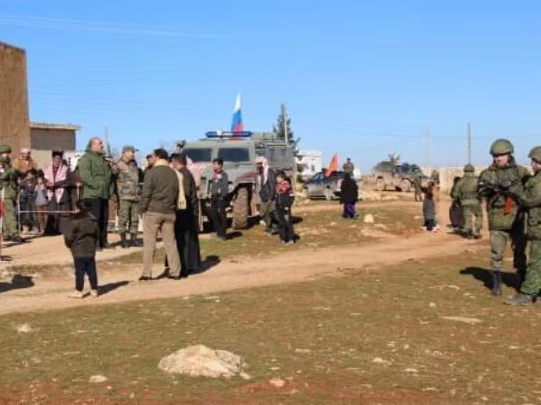 Quân đội Nga bị tấn công khi đang tuần tra chung với Thổ Nhĩ Kỳ ở Idlib ảnh 1 Quân đội Nga bị tấn công khi đang tuần tra chung với Thổ Nhĩ Kỳ ở Idlib ảnh 1