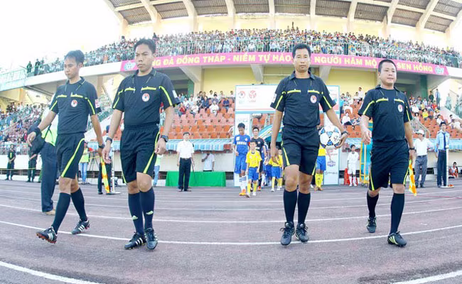 Trọng tài V-League 2015: Đặt niềm tin vào lớp trẻ ảnh 1 Trọng tài V-League 2015: Đặt niềm tin vào lớp trẻ ảnh 1