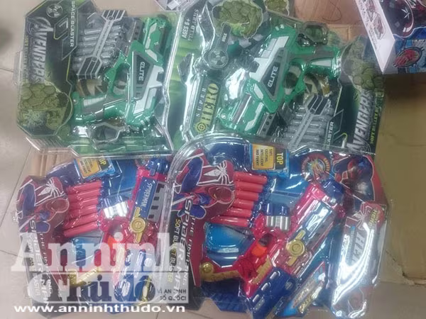 Thu giữ gần 500 súng đồ chơi nguy hiểm tuồn vào thị trường Hà Nội cận Trung thu ảnh 3