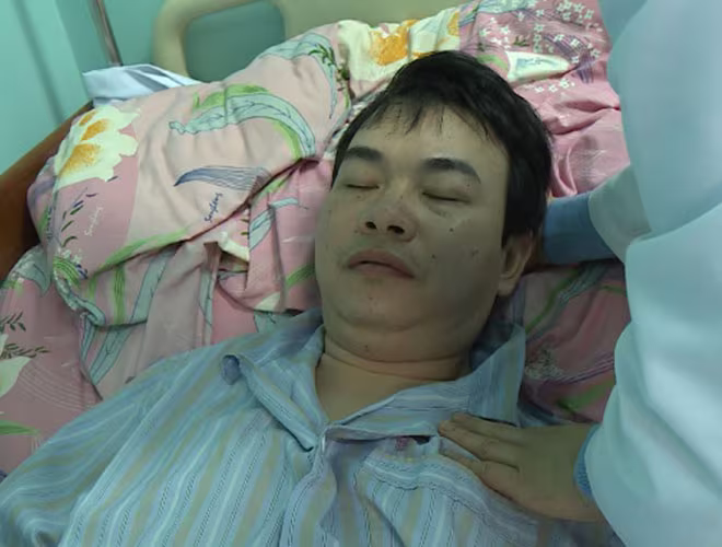 Cũng đang điều trị tại bệnh viện Nhiệt đới TW, bệnh nhân này được chẩn đoán viêm màng não mủ do nhiễm liên cầu khuẩn lợn. Cũng đang điều trị tại bệnh viện Nhiệt đới TW, bệnh nhân này được chẩn đoán viêm màng não mủ do nhiễm liên cầu khuẩn lợn.