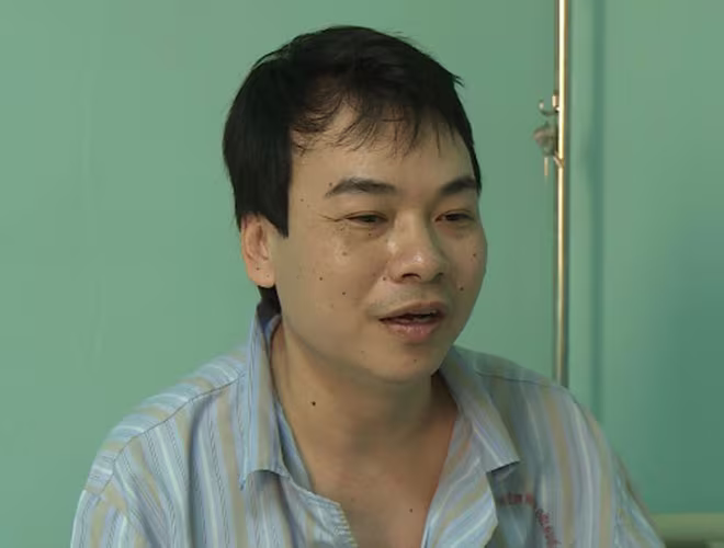 Bệnh nhân cho biết, ban đầu tưởng cảm cúm thông thường, không ngờ nhiễm liên cầu khuẩn lợn. Nguyên nhân dẫn đến tình trạng này là do trước đó có ăn nem chua trong một bữa liên hoan trước tết Bệnh nhân cho biết, ban đầu tưởng cảm cúm thông thường, không ngờ nhiễm liên cầu khuẩn lợn. Nguyên nhân dẫn đến tình trạng này là do trước đó có ăn nem chua trong một bữa liên hoan trước tết