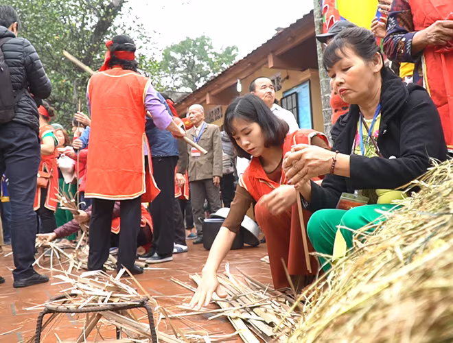 Lễ hội thi thổi lửa – lấy nước – thôi cơm là hoạt động văn hóa thường niên của dân làng Thị Cấm vào ngày mùng 8 tháng Giêng Lễ hội thi thổi lửa – lấy nước – thôi cơm là hoạt động văn hóa thường niên của dân làng Thị Cấm vào ngày mùng 8 tháng Giêng